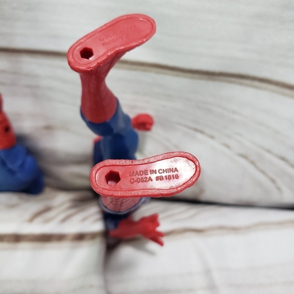 Hasbro Marvel Spiderman & Captain America Posable Action Figures 6 Inch 2015 - Picture 9 of 10